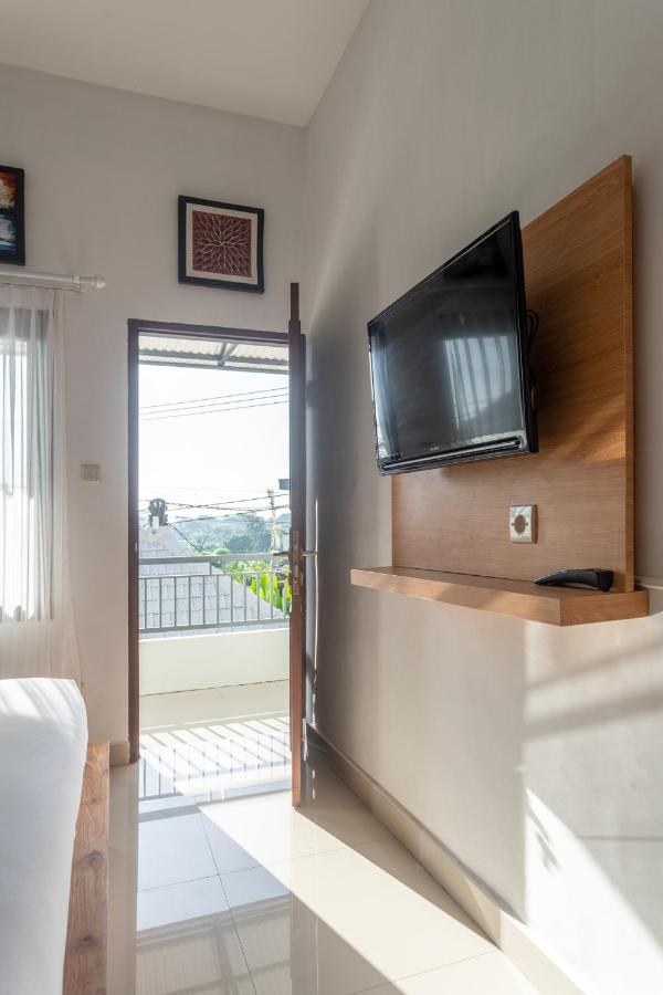 Cempaka Mas Guest House Canggu Exterior photo
